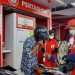 Seorang warga Desa Planjan memakai masker pemberian petugas saat mengisi BBM di Pertashop desa setempat. (CIMED/WAGINO)
