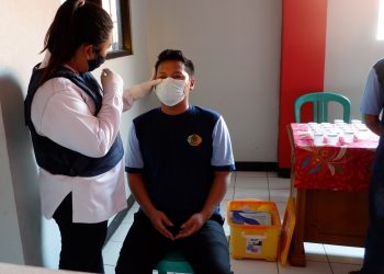WBP kasus narkoba penhuni Lapas Cilacap jalani tes urine. (ISTIMEWA)