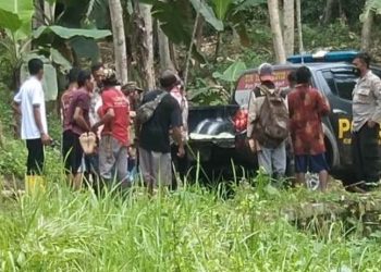 Korban Diman saat hendak dibawa ke RSI Fatimah Cilacap untuk mendapat penanganan medis. (ISTIMEWA)
