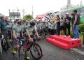 Sekda Cilacap, Awaluddin Muuri melepas peserta Ride-O BJB Felloship Ride Bandung - Jogjakarta 2022 via Cilacap. (ISTIMEWA)