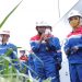 Dirut PT Pertamina (Persero), Nicke Widyawati (kedua dari kanan) tengah menyimak penjelasan terkait lokasi Pengembangan Biohidrokarbon & Bioavtur di kilang Cilacap. (ISTIMEWA)
