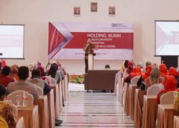 Anggota Komisi VI DPR RI Fraksi PDI Perjuangan, Adisatrya Suryo Sulisto, saat sosialisasi Holding BUMN sebagai Lokomotif Ekonomi Masa Depan” di NS Hotel Cilacap. (ISTIMEWA)