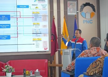 Manager Engineering & Development PT KPI RU IV Cilacap, Hadi Siswanto saat memaparkan mengelola Biorefinery. (ISTIMEWA)