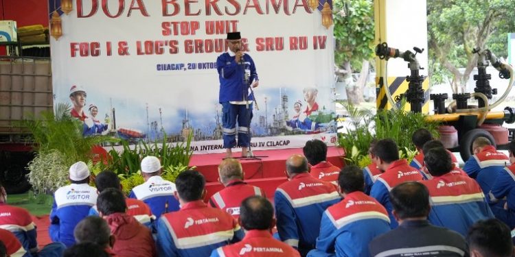 K.H. Hasan Makarim yang memimpin doa bersama mengawali pit stop unit LOC's grup, FOC I, & SRU. (ISTIMEWA)