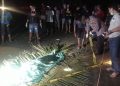 Polisi melakukan identifikasi terhadap mayat perempuan tanpa identitas yang ditemukan nelayan di pantai Desa Pagubugan. (Istimewa)
