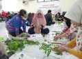 Warga Donan mengikuti pelatihan ecoprint yang digelar Bazma. (Istimewa)
