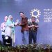 Officer CSR & SMEPP PT KPI RU IV Cilacap, Aditya Anung DN menerima penghargaan Public Relations Indonesia Awards (PRIA) 2023, kategori Community Based Development. (ISTIMEWA)