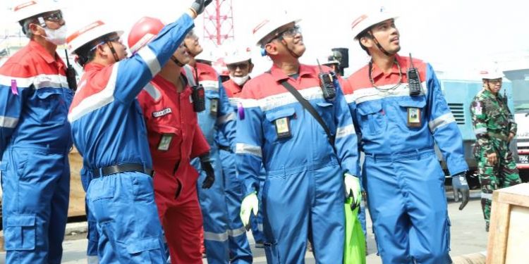 Direktur Operasi PT Kilang Pertamina Internasional (KPI), Didik Bahagia turun langsung kegiatan Turn Around (TA) Kilang Cilacap untuk memantau perkembangan pekerjaan pemeliharaan kilang yang sedang berjalan. (ISTIMEWA)