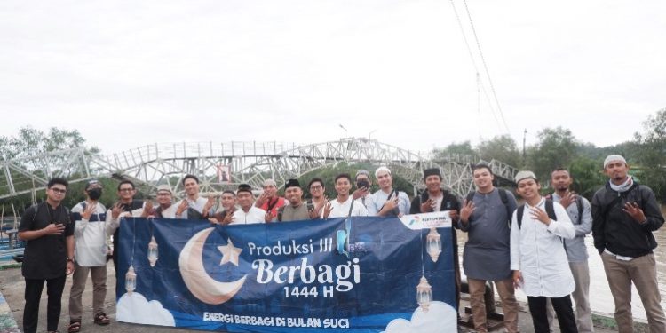 Pekerja PT Kilang Pertamina Internasional (KPI) RU IV Cilacap menggelar bakti sosial (baksos) bertajuk 'Energi Berbagi di Bulan Suci' yang menyasar warga di Masjid Nurul Huda, Desa Ujung Alang, Kampung Laut. (ISTIMEWA)