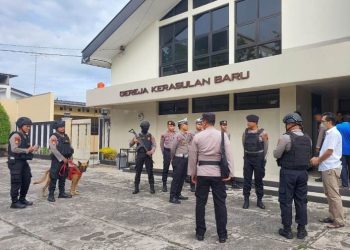 Sat Samapta Polresta Cilacap melaksanakan penyisiran gereja yang akan digunakan umat Nasrani untuk ibadah Jumat Agung, salah satunya di Gereja Kerasulan Baru. (ISTIMEWA)