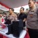 Kapolda Jateng menunjukan barang bukti kasus TPPO dari dua TKP dengan tiga tersangka. (Wagino/CIMED)