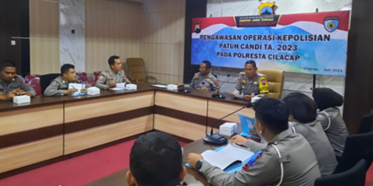 Seksi Pengawasan Polresta Cilacap melaksanakan kegiatan pengawasan Operasi Kepolisian Patuh Candi TA 2023 di Posko Operasi, Selasa (18/7/2023). (ISTIMEWA)