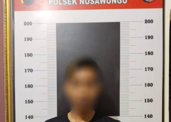 Tersangka YRH diamankan Unit Reskrim Polsek Nusawungu Polresta Cilacap. (ISTIMEWA)