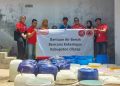 Alfamart salurkan bantuan air bersih kepada masyarakat yang terdampak kekeringan di wilayah Kabupaten Cilacap. (ISTIMEWA)