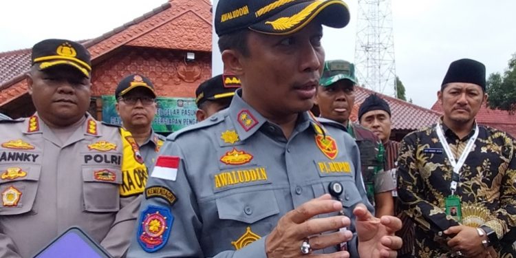 Menghadapi Pemuli 2024, PJ Bupati Cilacap Awaluddin Muuri minta Linmas menjalankan tugas sesuai aturan. (Wagino/CILACAPMEDIA)