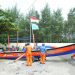 PT KPI RU IV Cilacap menyerahkan bantuan perahu rescue untuk nelayan. (ISTIMEWA)