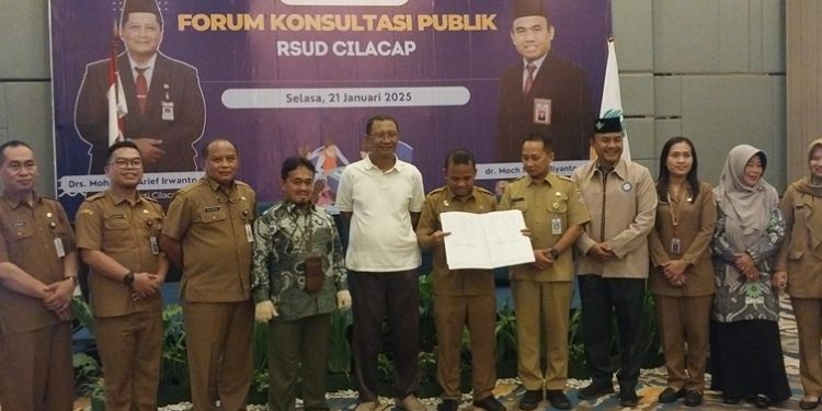 RSUD Cilacap menggelar Forum Konsultasi Publik di Ballroom Aston Hotel, Selasa (21/1/2025). (Wagino/CILACAPMEDIA)