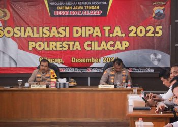 Wakaplresta Cilacap AKBP Jaka Wahyudi memimpin sosialisasi alkasi DIPA 2025 Polresta Cilacap. (ISTIMEWA)