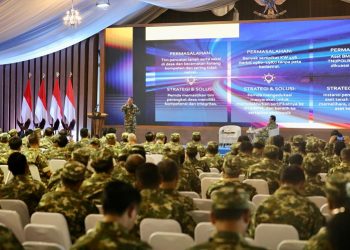 Menteri Nusron saat memberikan pembekalan bagi kepala daerah di Magelang Retreat yang berlangsung di Komplek Akademi Militer Magelang, Kamis (27/02/2025). (ISTIMEWA)
