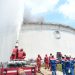 Tim Pemadam di Kilang Pertamina Cilacap memadamkan api yang membakar salah satu tangki saat dalam proses pemeliharaan. (ISTIMEWA)