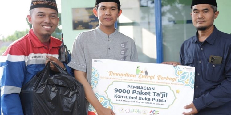 Ramadan Energi Berbagi, Relpi Kilang Cilacap Bagikan 9.000 Paket Takjil. (ISTIMEWA)