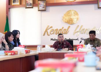 Wakil Menteri Agraria dan Tata Ruang/Wakil Kepala Badan Pertanahan Nasional (Wamen ATR/Waka BPN), Ossy Dermawan, saat melakukan peninjauan ke Kantor Pertanahan (Kantah) Kabupaten Kendal pada Sabtu (26/04/2025). (ISTIMEWA)