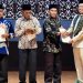 Menteri ATR/BPN Nusron Wahid menyerahkan satu Sertipikat Hak Pengelolaan (HPL) atas tanah ulayat seluas 21.933 meter persegi kepada Kerapatan Adat Nagari (KAN) V Koto Air Pampan/Niniak Mamak Koto Pauh, Kota Pariaman. Selain itu, diserahkan pula 5 Sertipikat Hak Pakai di atas HPL untuk perorangan dan serta 5 sertipikat wakaf. (ISTIMEWA)
