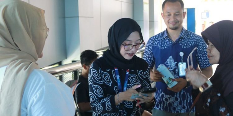 Peserta program magang saat menjalani magang di Daop 5 Purwokerto. (FOTO:ISTIMEWA)