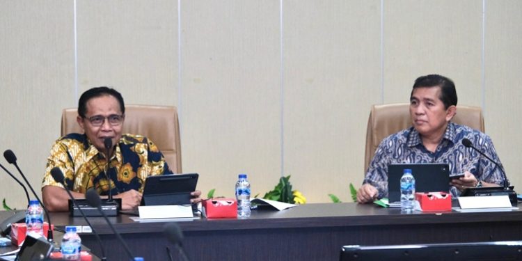 Sekjen Kementerian ATR/BPN Pudji Prasetijanto Hadi saat membuka Rapat Penyusunan Revisi PP 20/2021, di Kementerian ATR/BPN, Jumat (16/05/2025). (FOTO : ISTIMEWA)