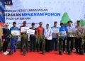 Perusahaan menggelar program Gerakan Menanam Pohon di sekitar wilayah PTLU Cilacap untuk pelestarian lingkungan. (FOTO : ISTIMEWA)