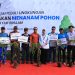Perusahaan menggelar program Gerakan Menanam Pohon di sekitar wilayah PTLU Cilacap untuk pelestarian lingkungan. (FOTO : ISTIMEWA)