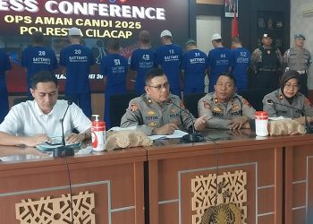 Kabag Ops Polresta Cilacap, Kompol Totok Nuryanto, saat gelar tersangka dan barang bukti di Mapolresta Cilacap, Rabu (28/5/2025).