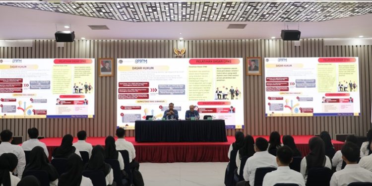Kepala Badan Pengembangan Sumber Daya Manusia (BPSDM), Agustyarsyah, yang hadir mewakili Sekjen Kementerian ATR/BPN membuka Pembekalan Calon Pegawai Negeri Sipil (CPNS) Tahun Anggaran (TA) 2024 pada Senin (02/06/2025), di Aula Prona, Kementerian ATR/BPN, Jakarta. (FOTO : ISTIMEWA)