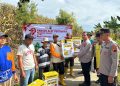 Polresta Cilacap menyerahkan bantuan alat pertanian dan sembako. (FOTO : ISTIMEWA)