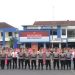 Usai kenaikan upacara kenaikan pangkat Polri, anggota Polresta Cilacap bersama isteri berfoto bersama. (FOTO : ISTIMEWA)