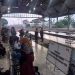 Saat ini, KAI Daop 5 Purwokerto tengah melaksanakan pekerjaan peninggian 
dan perpanjangan peron di Stasiun Maos. Ini bagian 
dari peningkatan fasilitas stasiun demi kenyamanan 
dan keselamatan penumpang. (FOTO : CILACAPMEDIA/Wagino)