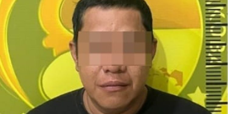 Tersangka W sing dicekel Satnarkoba Polresta Cilacap nang Maos Kidul. (FOTO : ISTIMEWA)