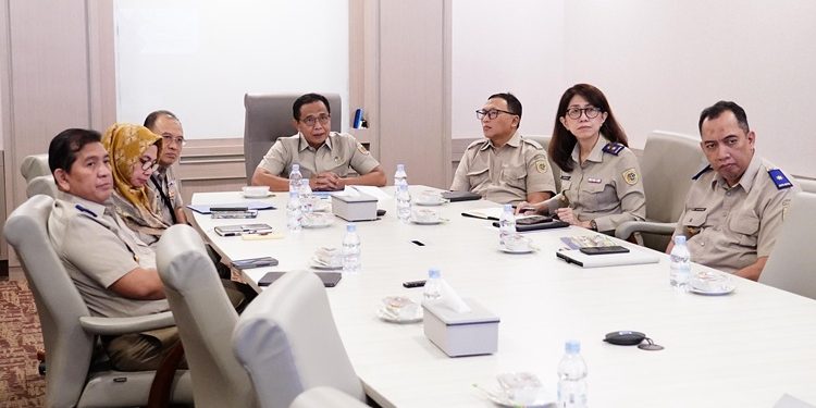 Sekretaris Jenderal (Sekjen) Kementerian ATR/BPN, Pudji Prasetijanto Hadi, meminta jajaran untuk berkomitmen menyelesaikan program yang sudah direncanakan sejak awal tahun. (FOTO : ISTIMEWA)