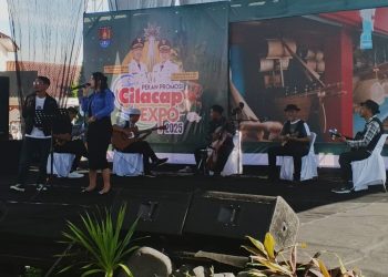Tim Keroncong BILAS (Binaan Lapas) yang beranggotakan Warga Binaan Pemasyarakatan (WBP) Lembaga Pemasyarakatan (Lapas) Kelas IIB Cilacap tampil sangat memukau pada acara pembuka Cilacap Expo, Kamis (17/7/2025). (FOTO : ISTIMEWA)