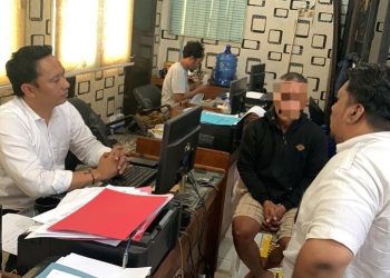 DRN diperiksa nang penyidik Satresnarkoba Polresta Cilacap sewise dicekel merga diduga dadi kurir sabu nang Slarang. (FOTO : ISTIMEWA)