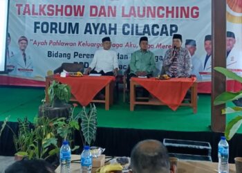 DPD Partai Keadilan Sejahtera (PKS) Kabupaten Cilacap meluncurkan Forum Ayah dalam rangka peringatan Hari Ibu Nasional, di obyek wisata Wanatirta, Jeruklegi, Cilacap pada Minggu (21/12/2025). (ISTIMEWA)